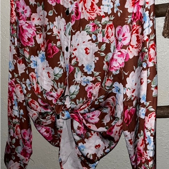 Ladies Button down - Picture 2 of 2